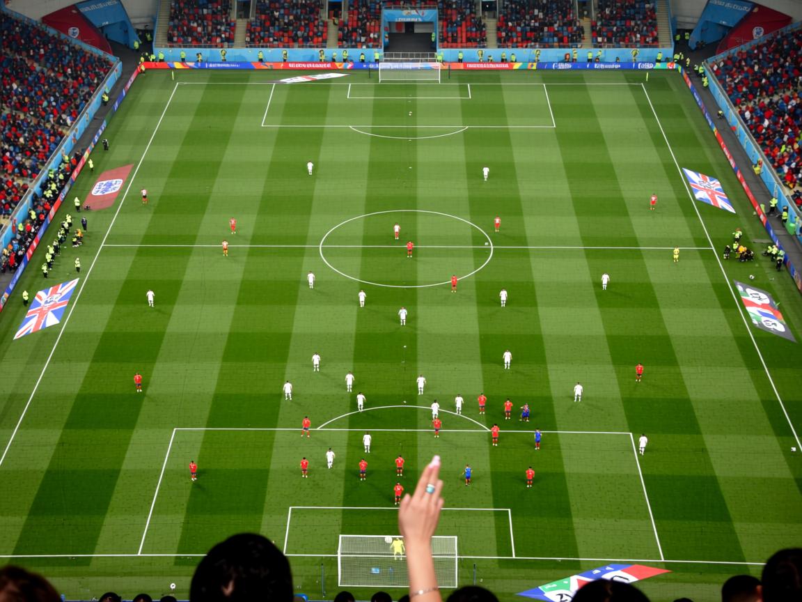 星空入口官网-五大联赛是否通过压缩中场空间提升防守效率，五大联赛中场球员  第2张